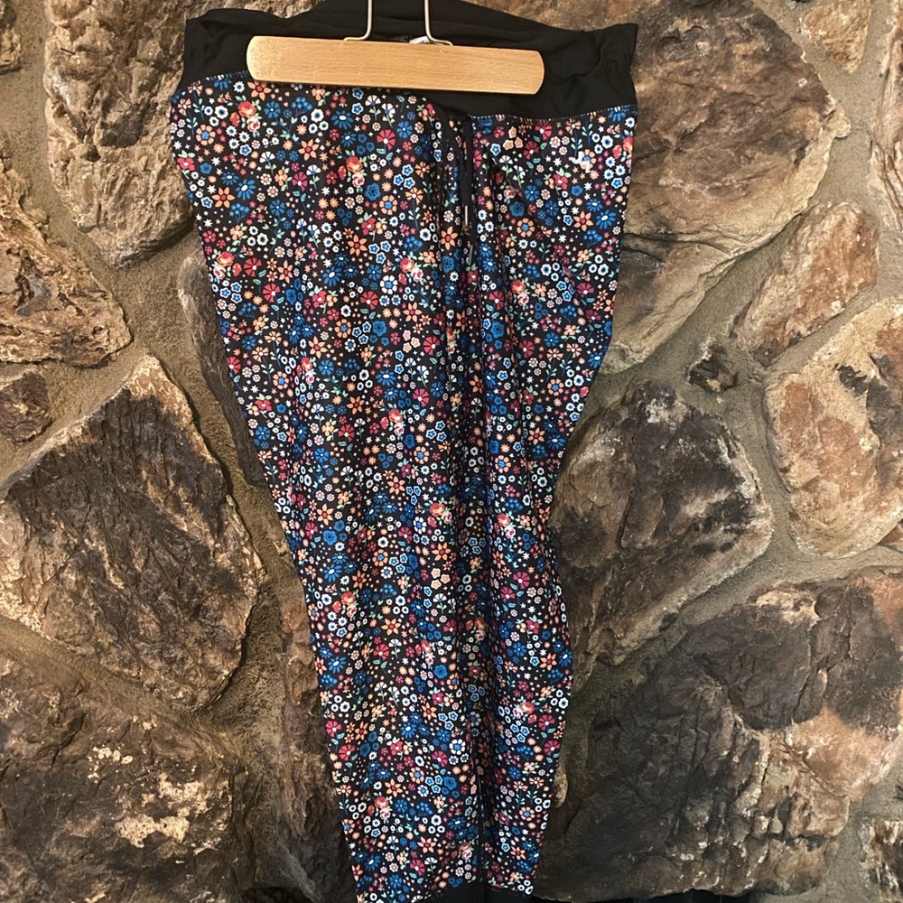Super cute floral leggings